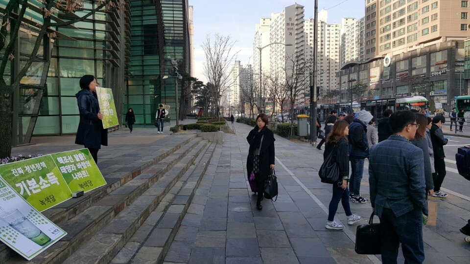 160317_정당연설회(신도림역현대백화점)_권영덕(02).jpg