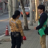 20140408_유세 중 주민과 대화를 나누는 후보